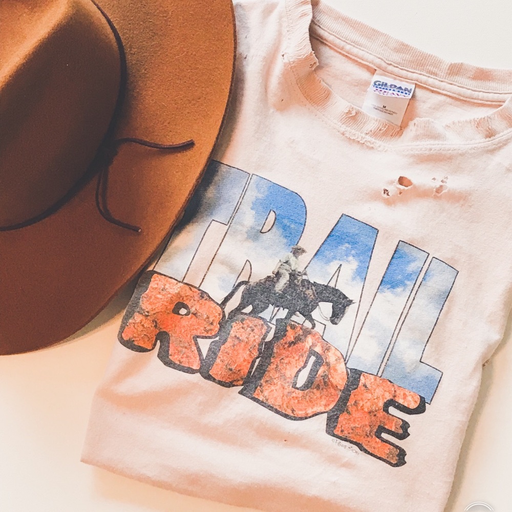 DISTRESSED GRAPHIC TRAIL RIDE COWGIRL TEE